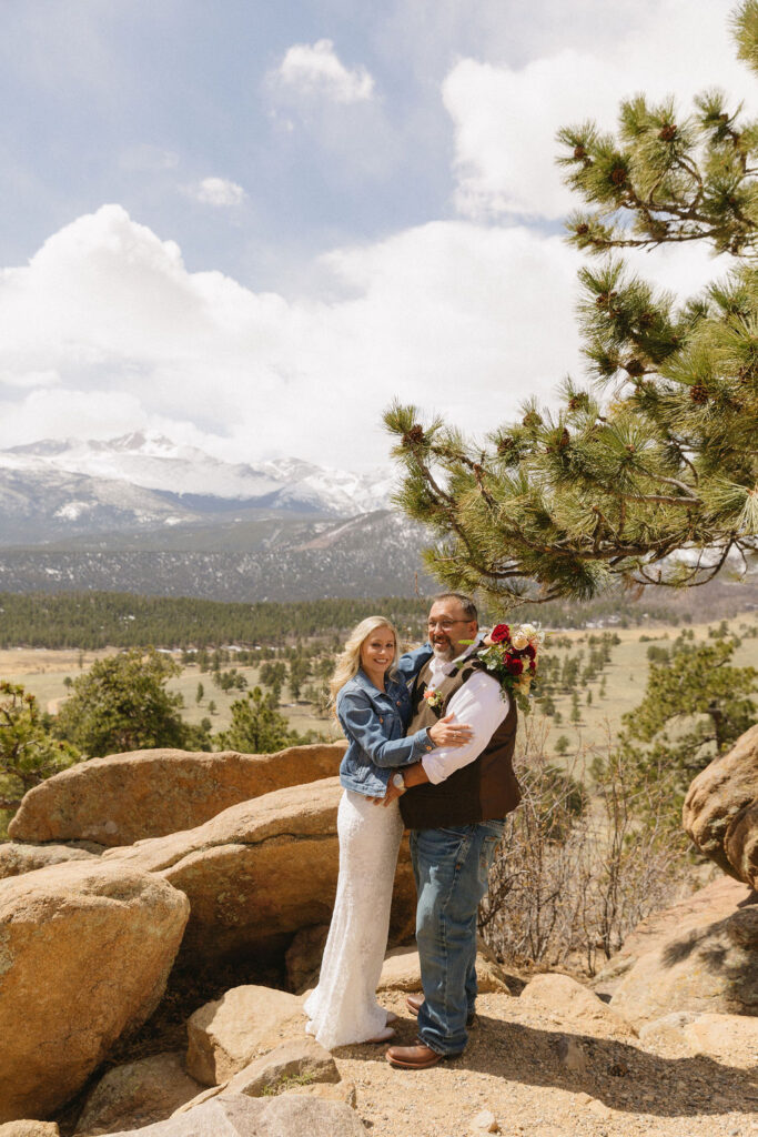 Romantic Wedding photos at 3M Curve in Colorado 