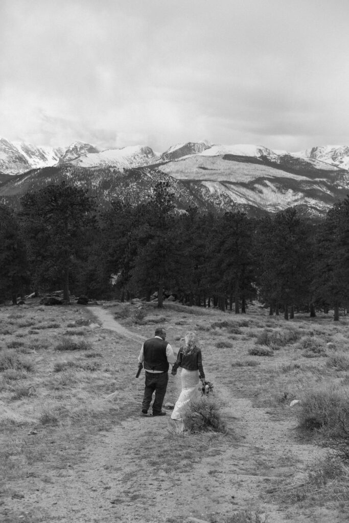 estes park wedding photos at 3M Curve in RMNP 