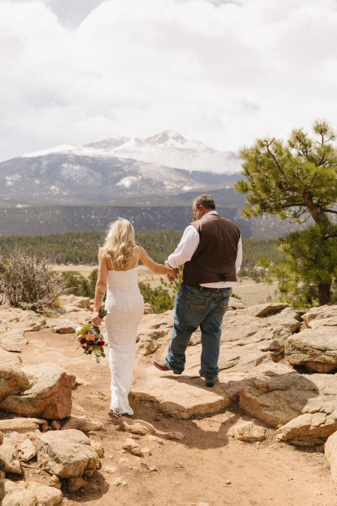 Mountain wedding photos in rocky mountain national park at 3M Curve