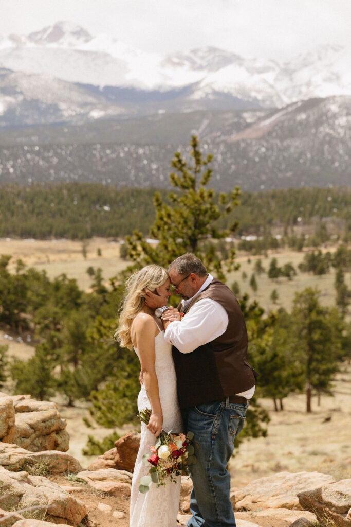 Estes Park wedding photos with red and white bouquet