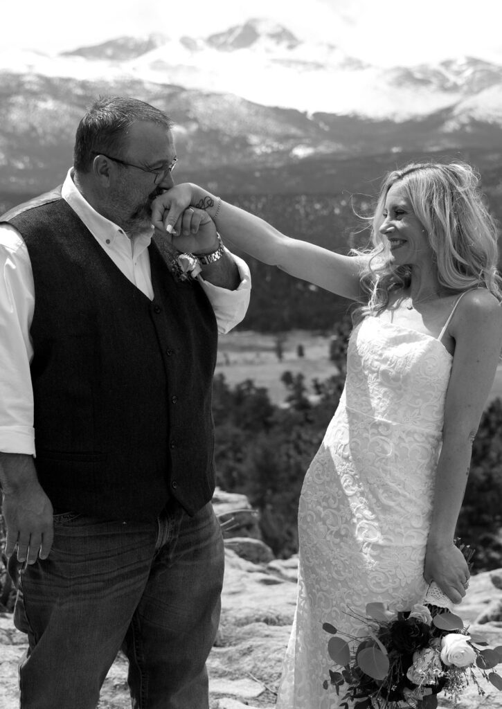 Romantic Wedding photos at 3M Curve in Colorado 