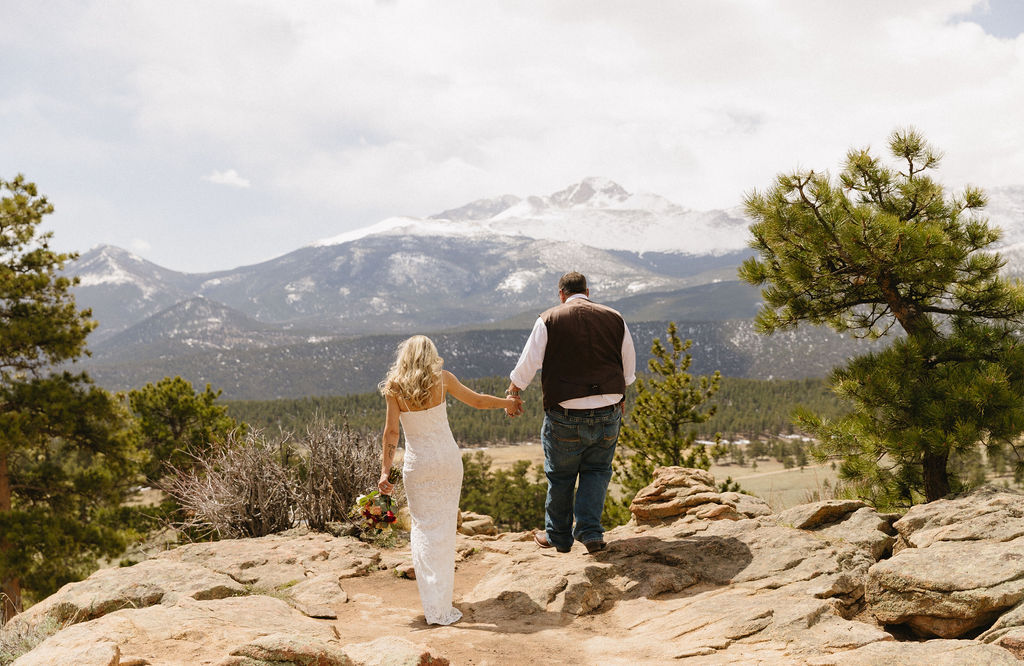 bride and groom mountain wedding photos 