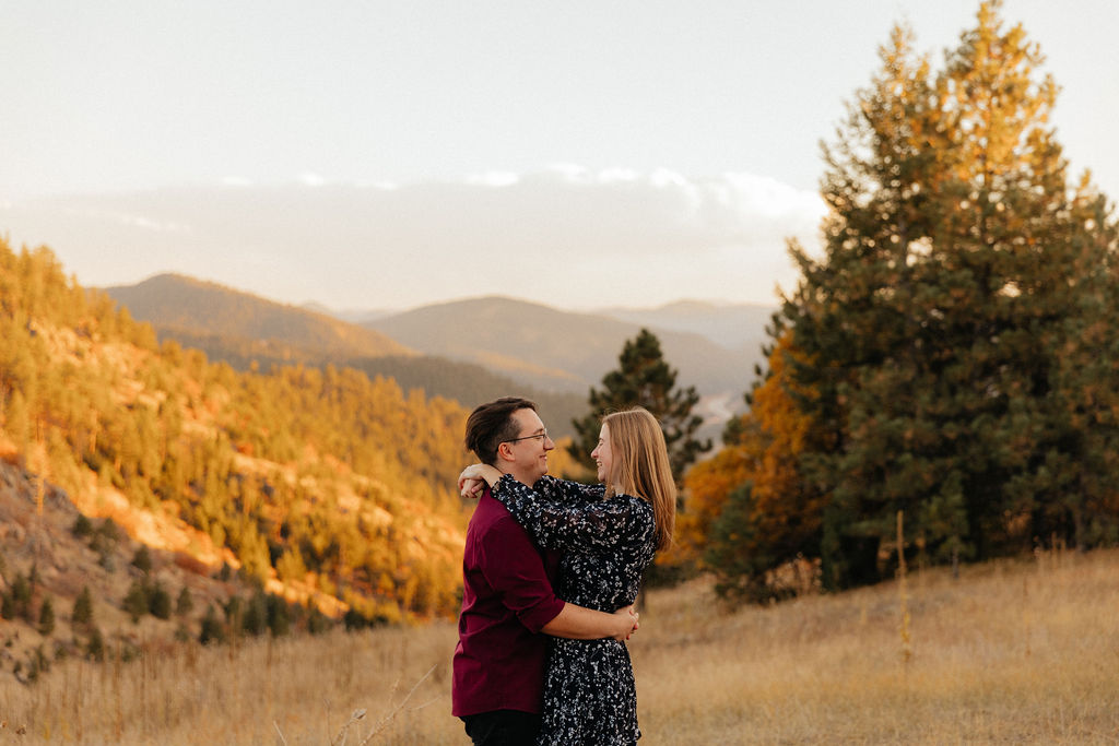 Colorado fall engagement session by Colorado wedding photographer mrs ferree photography at mt falcon 