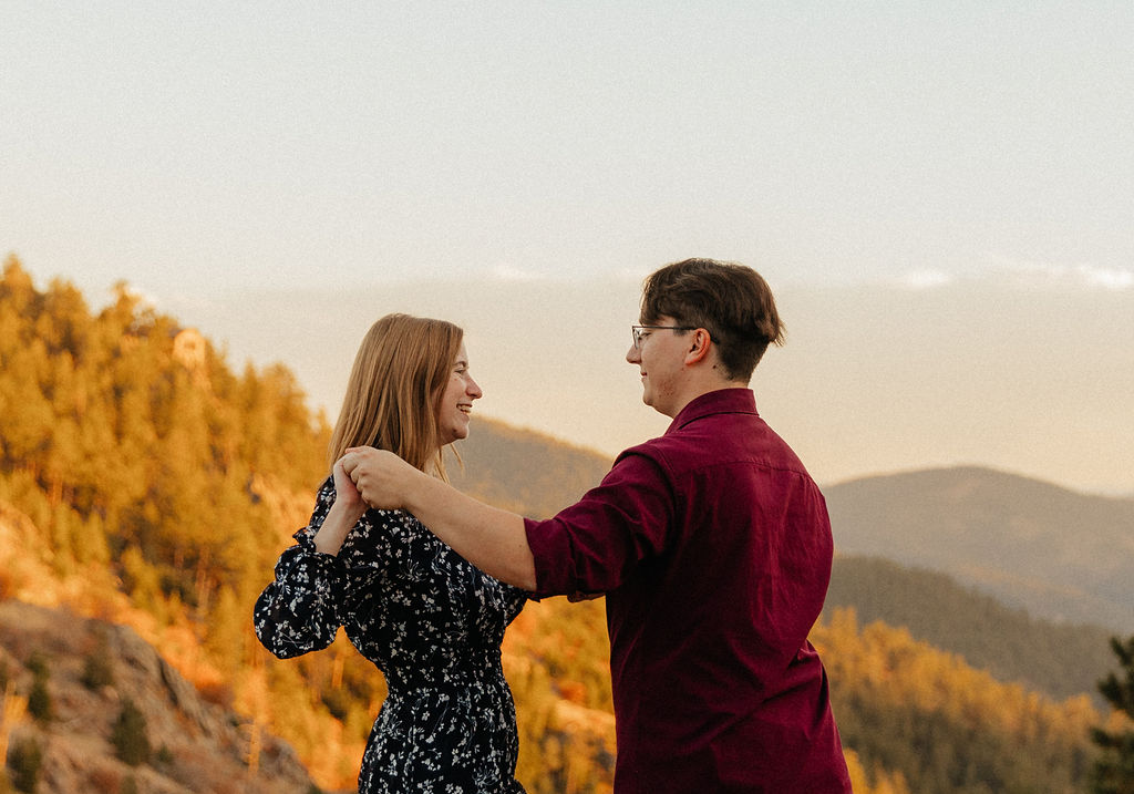 Colorado fall engagement session by Colorado wedding photographer mrs ferree photography at mt falcon 