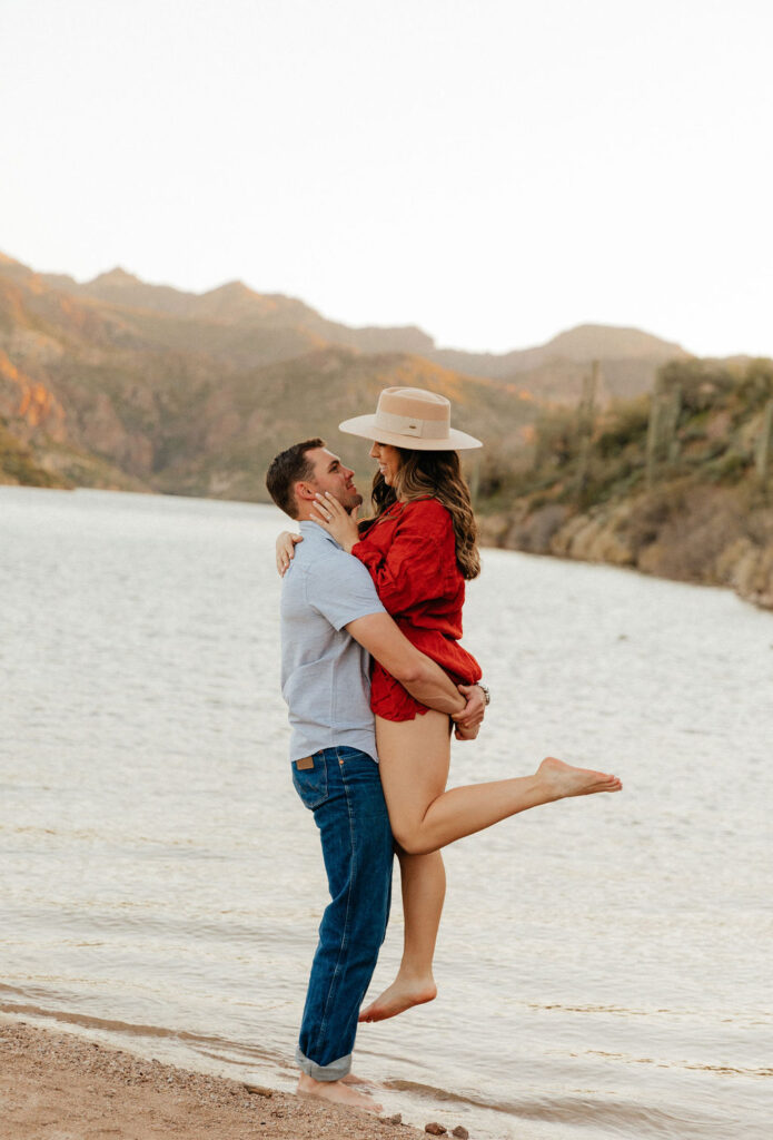 Saguaro Lake engagement photos