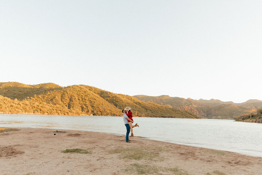 Saguaro Lake Engagement Photos