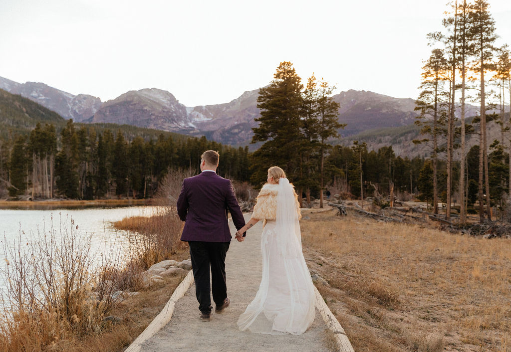 gorgeous fall elopement at sprague lake in RMNP 