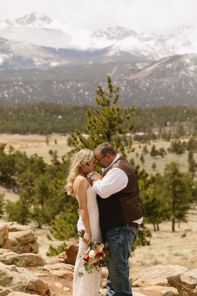 bride and groom mountain wedding photos 