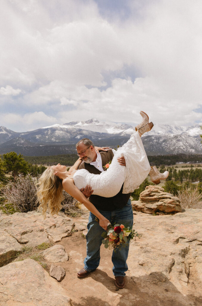 bride and groom mountain wedding photos 