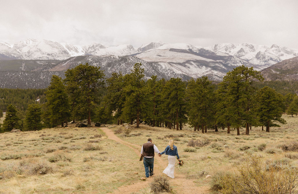 bride and groom mountain wedding photos 