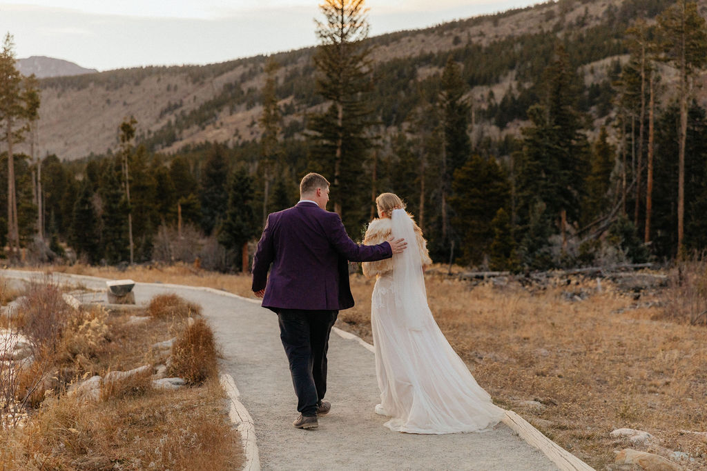 bride and groom fall mountain wedding photos 