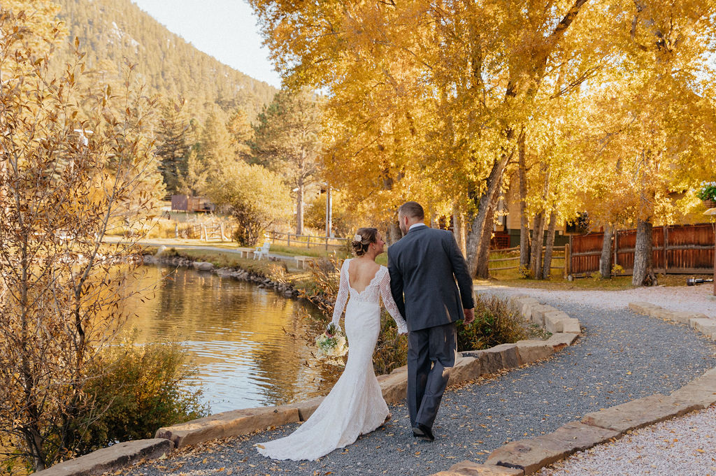 gorgeous fall wedding photos at an estes park wedding venue