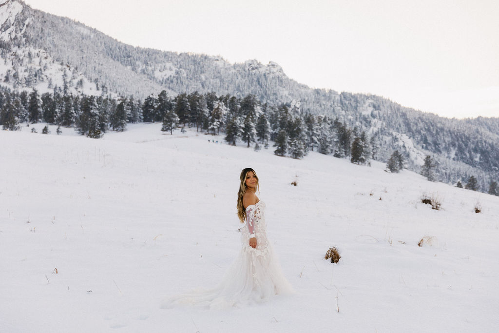 winter wedding in colorado by mrs ferree photography bridal portraits