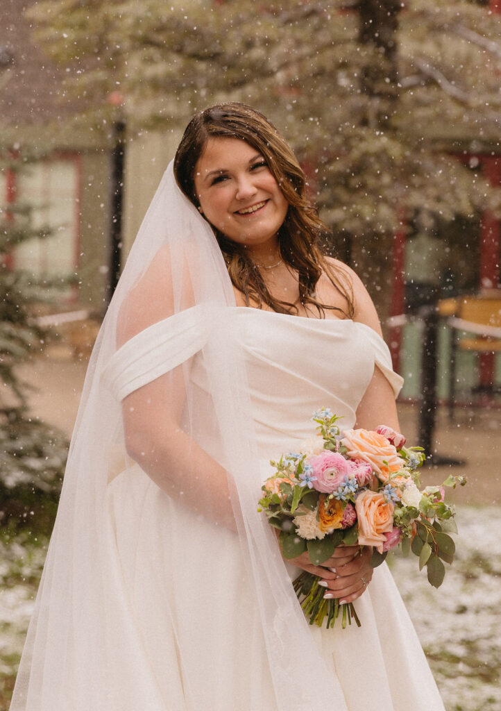 bridal photos in the snow