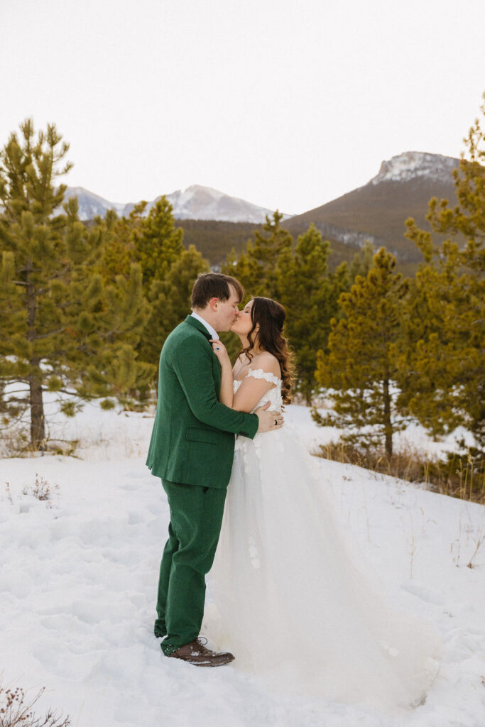 winter wedding photos in Colorado