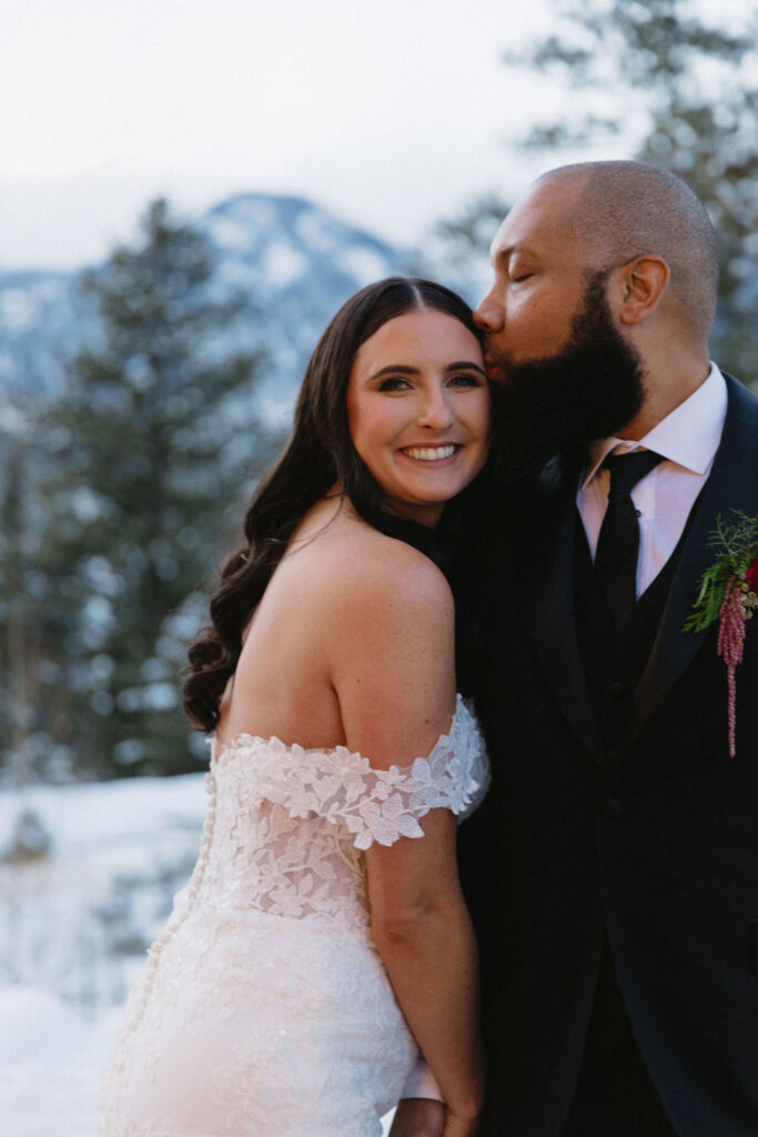 winter wedding in colorado at black canyon inn