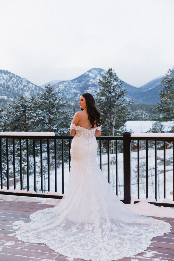 winter wedding in colorado at black canyon inn