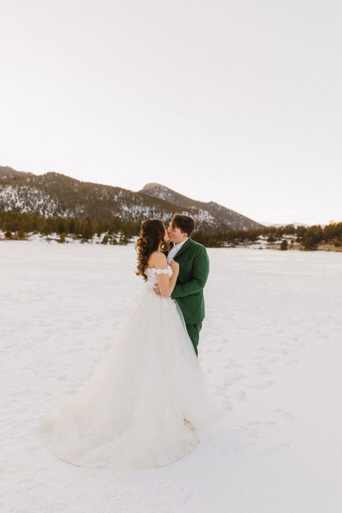 winter wedding photos in Colorado